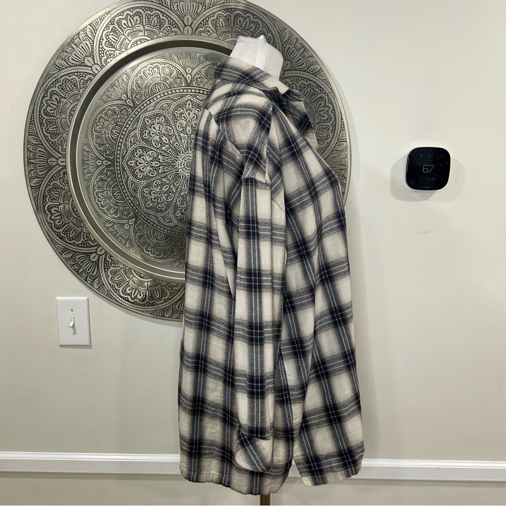 Lovers and Friends Blue and Ivory Plaid Flannel Size : Small - Picture 5 of 10